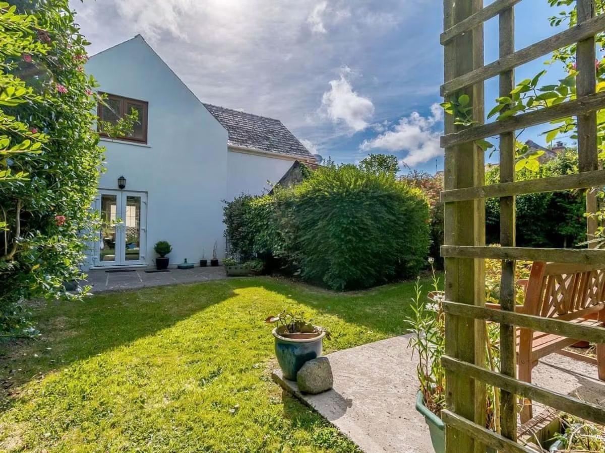 Vila The Gatehouse At Y Gwesty Bach Jordanston Exteriér fotografie